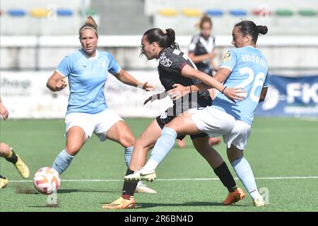 Pomigliano, Italie. 08th juin 2023. Marta Variale de SS Lazio concurrence pour le ballon avec Alice Corelli de Pomigliano Calcio pendant le jeu - Out Serie A entre Pomigliano Calcio vs SS Lazio Femminile au stade de Palma Campania crédit: Agence de photo indépendante/Alamy Live News Banque D'Images