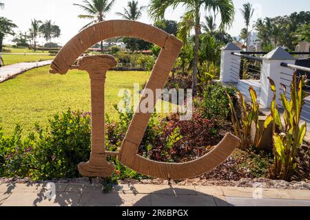 Zanzibar, Tanzanie - 14 mars 2023: Logo pour le Royal Zanzibar Resort, un complexe de plage tropicale tout inclus Banque D'Images