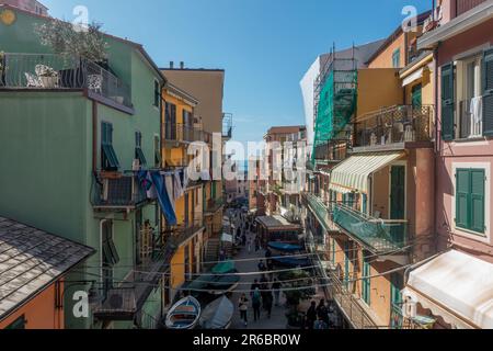 scène de rue dans vaernazza italie Banque D'Images