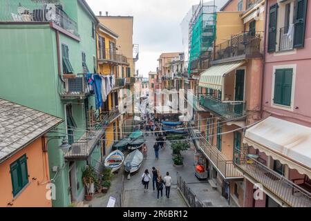 scène de rue dans vaernazza italie Banque D'Images