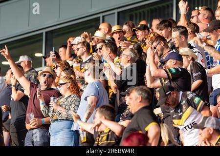 York, Royaume-Uni. 27th mai 2023. Rugby League Summer Bash : Featherstone Rovers et York RLFC. Les supporters de York applaudissent leur équipe contre Featherstone Rover Banque D'Images