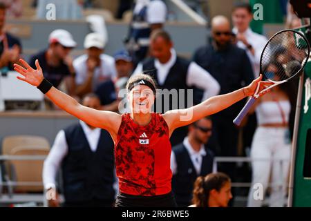 Paris, France, 8th. Juin 2023. Karolina Muchova, joueuse tchèque de tennis, célèbre jeudi 08,06 au tournoi de tennis de l'Open de France 2023 à Roland Garros. 2022., © Juergen Hasenkopf / Alamy Live News Banque D'Images