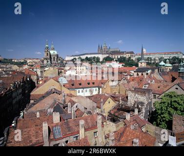 République tchèque. Prague. Vue sur la ville depuis le pont Charles. Banque D'Images