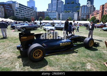 UNE FÊTE DE JARDIN AUTOMOBILE AU COEUR DE LA VILLE UNE EXPOSITION DE QUELQUES-UNES DES PLUS BELLES VOITURES DU MONDE DANS LE CADRE INTIME DES JARDINS DE L'HONORABLE COMPAGNIE D'ARTILLERIE. Le Concours de Londres, présenté par Montres Breguet, est une luxueuse fête de jardin automobile organisée en plein coeur de la ville de Londres du mardi 6th au jeudi 8th juin. Cette extravagance automobile extrêmement passionnante a vu 80 des voitures les plus précieuses du monde se rassembler dans les jardins du magnifique et historique siège de l’honorable Artillery Company et comprendra une importante collection de chevaux-vapeur . Banque D'Images