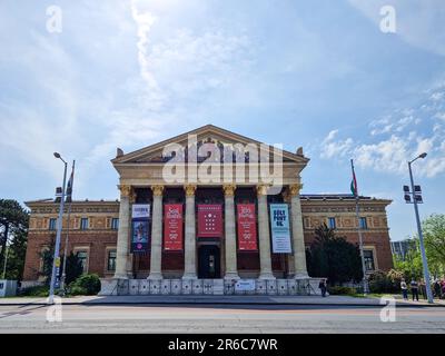 BUDAPEST/HONGRIE - 2023-05-19: Palais des arts ( Kunsthalle Budapest) à Budapest. Le Palais des Arts est un musée d'art contemporain construit en 1895, en eclect Banque D'Images