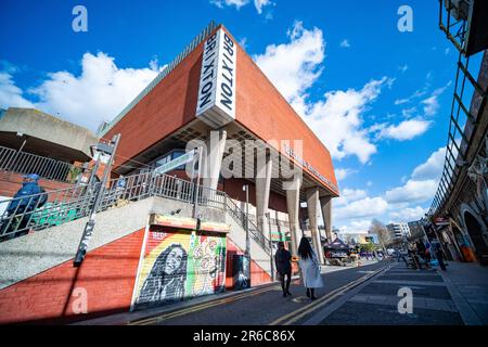 LONDRES, MARS 2023 : Centre de loisirs de Brixton. Un centre sportif polyvalent au coeur de Brixton. Banque D'Images
