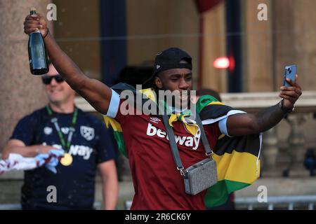 Londres, Royaume-Uni. 08th juin 2023. Michail Antonio de Ham Ouest a Uni lors de la parade des trophées de Ham Ouest après leur victoire finale de l'UEFA Europa Conference League à Stratford sur 8 juin 2023 à Londres, au Royaume-Uni. (Photo de Daniel Chesterton/phcimages.com) Credit: PHC Images/Alamy Live News Banque D'Images