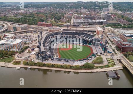 PNC Baseball Park à Pittsburgh, Pennsylvanie. PNC Park abrite les Pirates de Pittsburgh depuis 2001. Point de vue du drone Banque D'Images