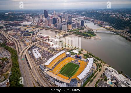 Stade Heinz Field de Pittsburgh situé à Pittsburgh, Pennsylvanie. Il abrite les Pittsburgh Steelers de la NFL et le Pittsburgh Panthe de la NCAA Banque D'Images