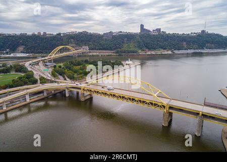 Pont fort Duquesne et rivière Allegheny à Pittsburgh, Pennsylvanie Banque D'Images