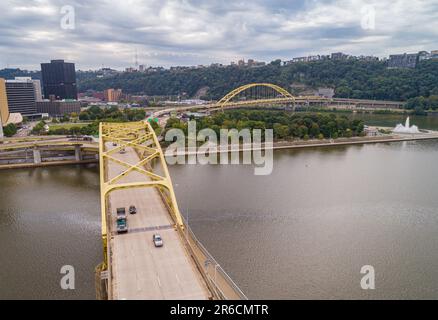 Pont fort Duquesne et rivière Allegheny à Pittsburgh, Pennsylvanie Banque D'Images