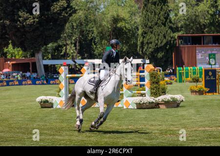 27 mai 2023, Rome, Italie: Gregory Cottard (FRA) lors de la coupe 90° CSIO ROMA 2023, CSIO5* Nations - 1,55m - 110,000 EUR - LR - trophée LORO PIANA, à la Piazza di Siena à Rome, Italie. (Credit image: © Gennaro Leonardi/Pacific Press via ZUMA Press Wire) USAGE ÉDITORIAL SEULEMENT! Non destiné À un usage commercial ! Banque D'Images