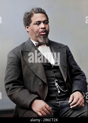 Robert SMalls (1839-1915) politicien américain, éditeur, homme d'affaires et pilote maritime, portrait assis en demi-longueur, Mathew Brady, années 1870 Banque D'Images