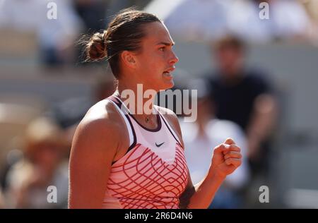 Paris, France. 8th juin 2023. Aryna Sabalenka réagit lors du match sémifinal féminin entre Karolina Muchova de la République tchèque et Aryna Sabalenka de la Biélorussie lors du tournoi de tennis ouvert à Roland Garros à Paris, France, sur 8 juin 2023. Credit: Gao Jing/Xinhua/Alamy Live News Banque D'Images