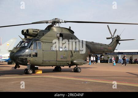 XW237, un Puma HC2 de Westland exploité par la Royal Air Force (RAF), exposé statique au Royal International Air Tattoo 2022 (RIAT 2022) tenu à la RAF Fairford à Gloucestershire, en Angleterre. Banque D'Images