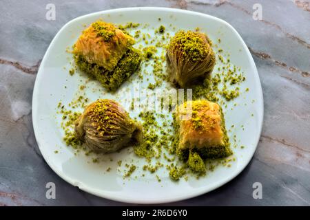 Délicieux baklava dans un café à Antalya, Turquie Banque D'Images