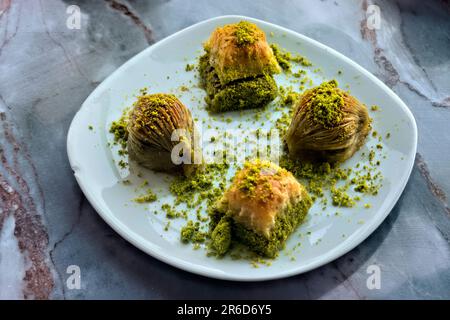 Délicieux baklava dans un café à Antalya, Turquie Banque D'Images