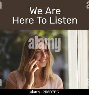 Composite de nous sommes ici pour écouter le texte, caucasien belle femme parlant sur le téléphone mobile à la maison Banque D'Images