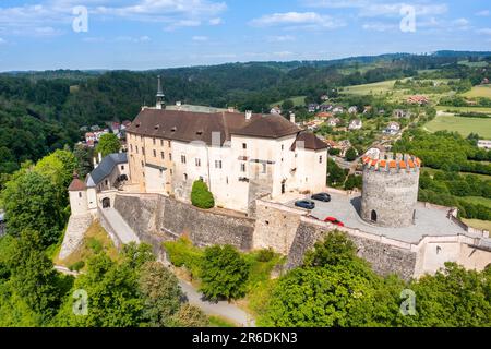 Gotický hrad Cesky palais Sternberg (1241), Stredocesky kraj, Posazavi, Ceska Republika / château gothique Cesky palais Sternberg, rivière Sazava, région de Bohême centrale Banque D'Images