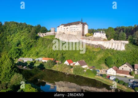 Gotický hrad Cesky palais Sternberg (1241), Stredocesky kraj, Posazavi, Ceska Republika / château gothique Cesky palais Sternberg, rivière Sazava, région de Bohême centrale Banque D'Images