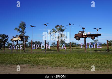 AUTREFOIS Sculpture par Angus Wilson à la périphérie de Goondiwindi, Queensland Banque D'Images