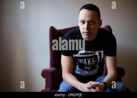 Ron Leshem, écrivain et producteur de télévision israélo-américain, créateur de l'EUPHORIE originale (refaite par HBO). Photographe : EVA Rachel Tine Banque D'Images