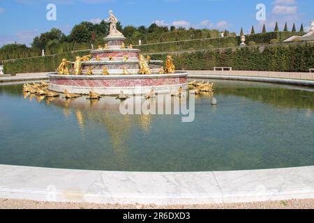 fontaine baroque (lalone) dans les jardins du château de versailles (france) Banque D'Images