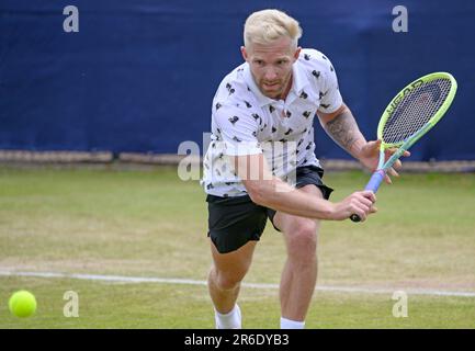 Daniel Cox (GBR) jouant au premier tour au Surbiton Trophy, Londres, 6th juin 2023. Il a perdu à constant Lestienne (FRA) Banque D'Images