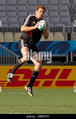 Le capitaine Richie McCaw sur le terrain alors que l'équipe de rugby de Nouvelle-Zélande tient une course de capitaine avant le match d'ouverture contre Tonga, Eden Park, Auckland, Nouvelle-Zélande, jeudi, 08 septembre 2011. Banque D'Images