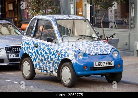 Un G-Wiz voiture électrique dans les rues de Londres, au Royaume-Uni. Ces véhicules sans émissions aident à lutter contre le changement climatique. Banque D'Images