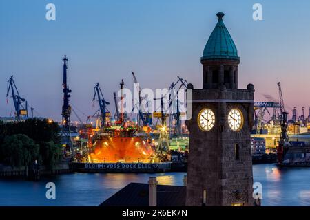 Ville libre et hanséatique de Hambourg, St. Pauli Piers. Pauli Landing Piers Banque D'Images