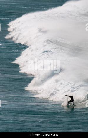 Fuerteventura, île des Canaries, Surfers à Playa del Castillo à El Cotillo, Espagne Banque D'Images