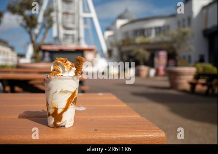Crème glacée à la jetée de Clacton-on-Sea Banque D'Images