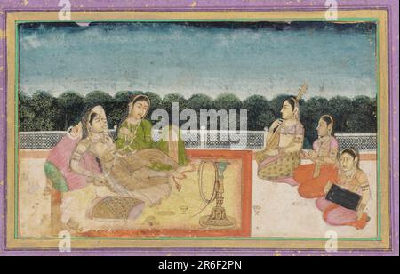 Une dame et un accompagnateur sur une terrasse le soir, avec trois femmes musiciens. Date: 18th siècle. Origine: Inde. Période: Dynastie Mughal. Couleur et or sur papier. Musée: Freer Gallery of Art et Arthur M. Sackler Gallery. Banque D'Images