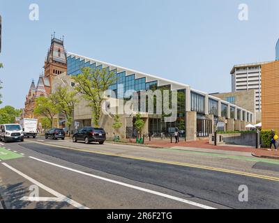 Gund Hall, le bâtiment principal de la Harvard Graduate School of Design, a été conçu par l'un des diplômés de l'école, John Andrews. Banque D'Images