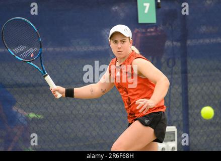 Sonay Kartal (GBR) jouant au premier tour du Trophée Surbiton, Londres, 6th juin 2023. Banque D'Images