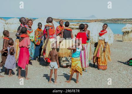 El Molo est un village du Kenya, situé sur la rive sud-est du lac Turkana, sa population est d'environ 200 000 habitants. La petite population pêche le lac pour g Banque D'Images