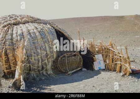 El Molo est un village du Kenya, situé sur la rive sud-est du lac Turkana, sa population est d'environ 200 000 habitants. La petite population pêche le lac pour g Banque D'Images