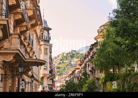 Petite rue de Montreux, canton de Vaud, Suisse Banque D'Images