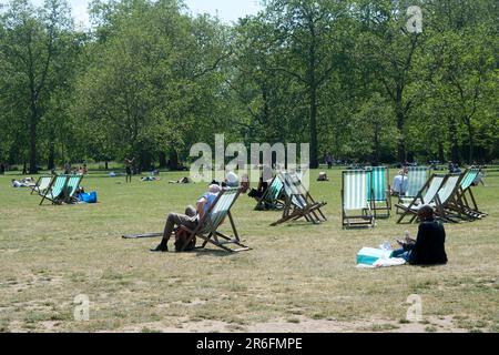 Green Park, Londres, Royaume-Uni. 9th juin 2023. Météo au Royaume-Uni : journée chaude et ensoleillée à Londres. Crédit : Matthew Chattle/Alay Live News Banque D'Images