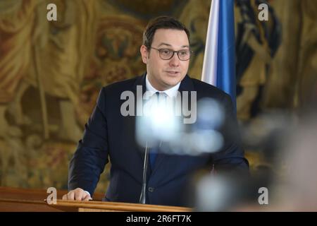 Prague, République tchèque. 09th juin 2023. Le ministre des Affaires étrangères de la république tchèque, Jan Lipavsky, s'adresse aux médias lors d'une conférence de presse conjointe avec son homologue vietnamien à Prague. Le ministre vietnamien des Affaires étrangères, Bui Thanh son, s'est rendu en République tchèque et a rencontré le ministre tchèque des Affaires étrangères, Jan Lipavsky. Crédit : SOPA Images Limited/Alamy Live News Banque D'Images