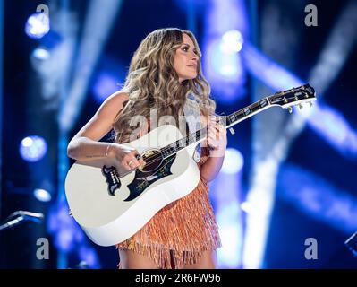 Carly Pearce se produit au cours du 1 e jour du festival CMA au stade Nissan, jeudi, à 8 juin 2023, à Nashville, Tennessee. Photo: Amiee Stubbs/ImageSPACE/Sipa USA Banque D'Images