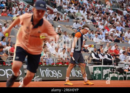 Paris, France. 09th juin 2023. Casper Ruud, de Norvège, qui a été classé quatrième, joue contre Alexandre Zverev, d'Allemagne, à l'Open de tennis français à Paris, en France, vendredi, 9 juin 2023. Ruud a remporté 6-3, 6-4, 6-0 et s'est qualifié pour la finale. Photo de Maya Vidon-White/UPI crédit: UPI/Alay Live News Banque D'Images