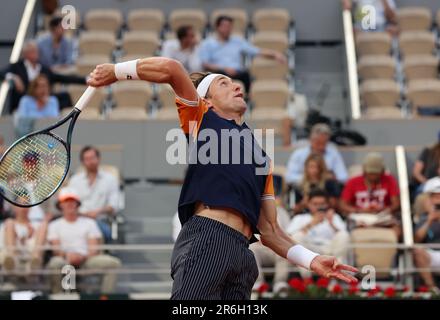 Paris, France. 09th juin 2023. Casper Ruud, de Norvège, qui a été classé quatrième, joue contre Alexandre Zverev, d'Allemagne, à l'Open de tennis français à Paris, en France, vendredi, 9 juin 2023. Ruud a remporté 6-3, 6-4, 6-0 et s'est qualifié pour la finale. Photo de Maya Vidon-White/UPI crédit: UPI/Alay Live News Banque D'Images