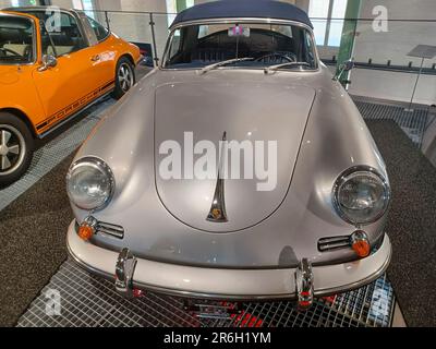 ROMANSHORN, SUISSE - 4 JUIN 2023 : Porsche 358A dans le musée du Romanshorn Autobau erlebniswelt Banque D'Images