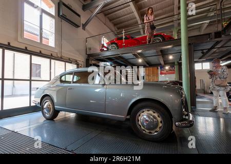 ROMANSHORN, SUISSE - 4 JUIN 2023 : Lancia Aurelia dans le musée du Romanshorn Autobau erlebniswelt Banque D'Images