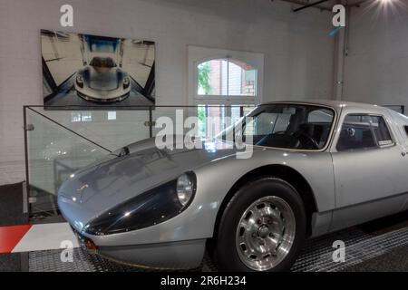 ROMANSHORN, SUISSE - 4 JUIN 2023 : Porsche 904 dans le musée du Romanshorn Autobau erlebniswelt Banque D'Images