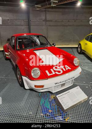 ROMANSHORN, SUISSE - 4 JUIN 2023 : Porsche 911 Carrera RSR dans un musée automobile privé à Romanshorn, Suisse Banque D'Images