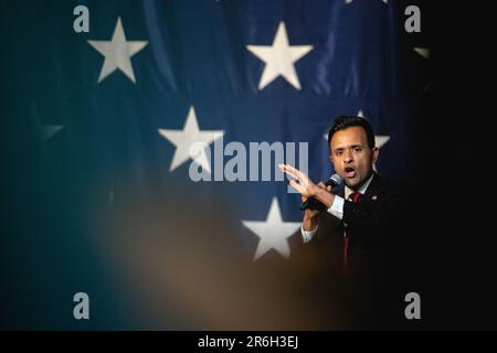 COLUMBUS, GA : Vivek Ramaswamy, candidat républicain à la présidence et homme d'affaires, parle lors de la convention d'État du GOP au Centre de congrès et de commerce de Columbus, en Géorgie, sur 8 juin 2023. (Photo de Jon Cherry pour le New York Times) GA GOP convention Credit: SIPA USA/Alay Live News Banque D'Images