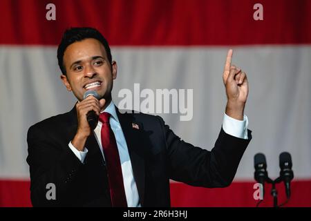 COLUMBUS, GA : Vivek Ramaswamy, candidat républicain à la présidence et homme d'affaires, parle lors de la convention d'État du GOP au Centre de congrès et de commerce de Columbus, en Géorgie, sur 8 juin 2023. (Photo de Jon Cherry pour le New York Times) GA GOP convention Credit: SIPA USA/Alay Live News Banque D'Images